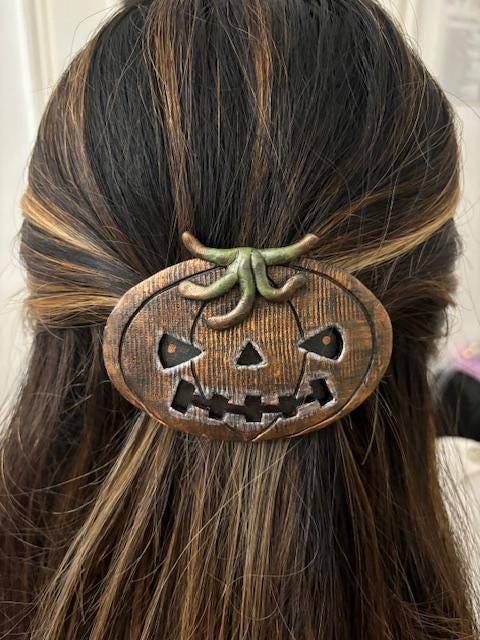 Barrette cheveux "citrouille" en pâte polymère