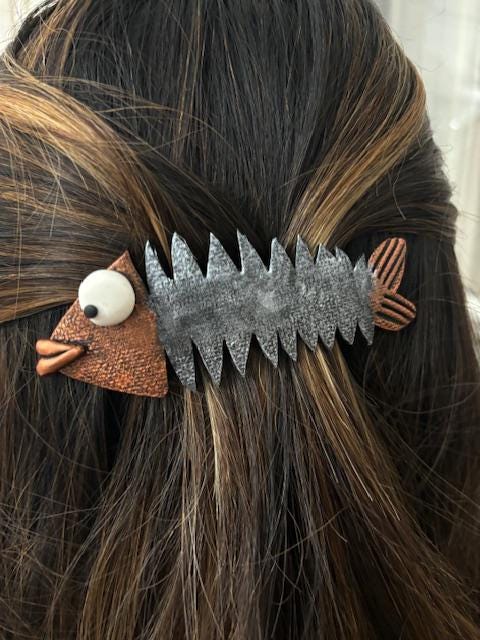 Barrette cheveux originale "arête de poisson" en pâte polymère