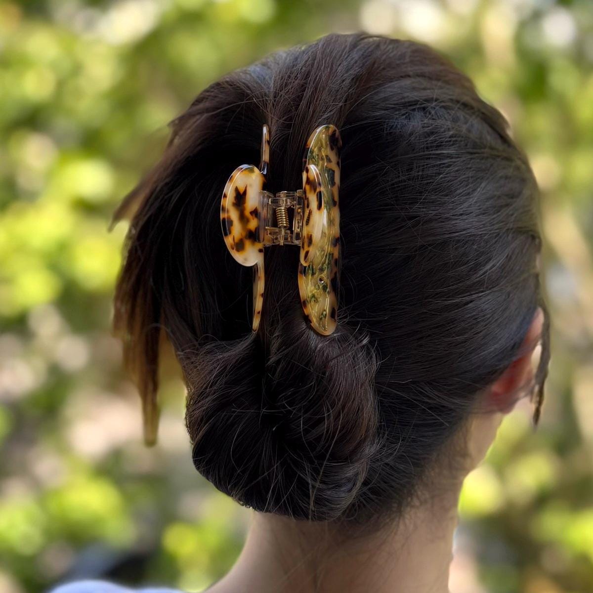Pince à cheveux crabe en acétate motif écaille de tortue – 8,5 cm beige