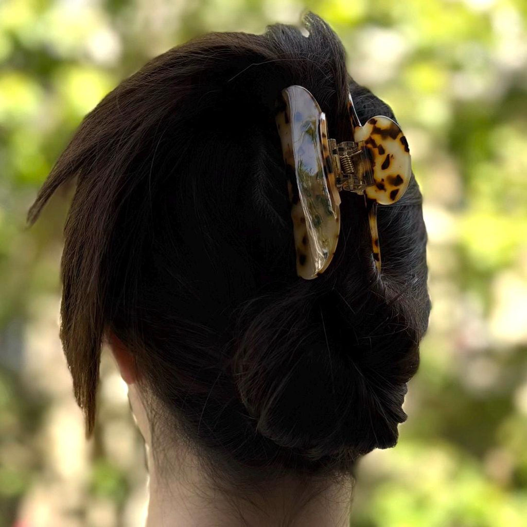 Pince à cheveux crabe en acétate motif écaille de tortue – 8,5 cm