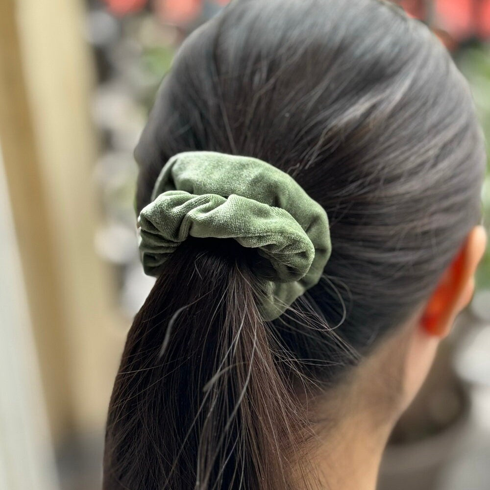 Lot de 2 chouchous scrunchie velours - vert émeraude