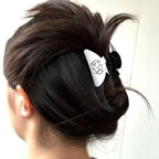 Petite pince cheveux motif fleur ornée d'un strass 5.5cm