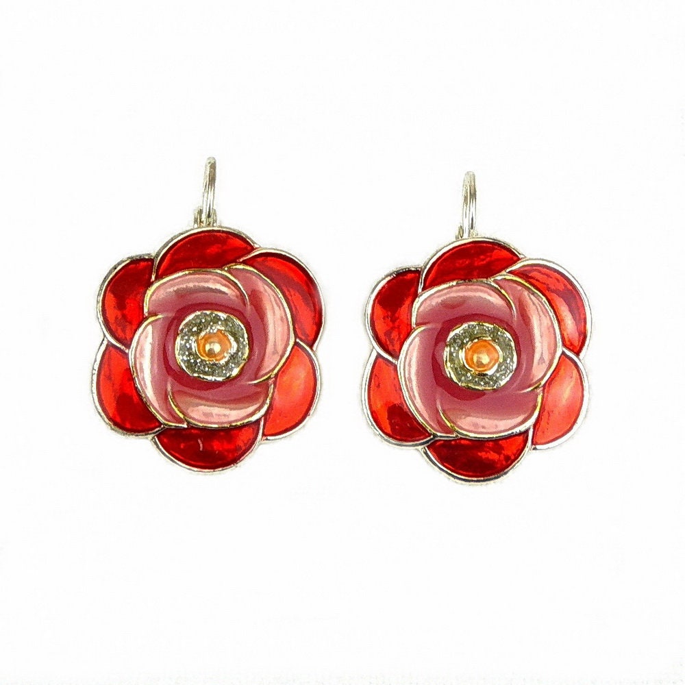 Boucle d'oreille pendante fleur émail