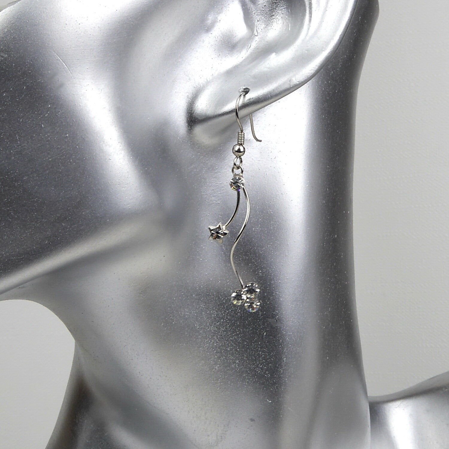 Boucle d'oreille pendante cristal