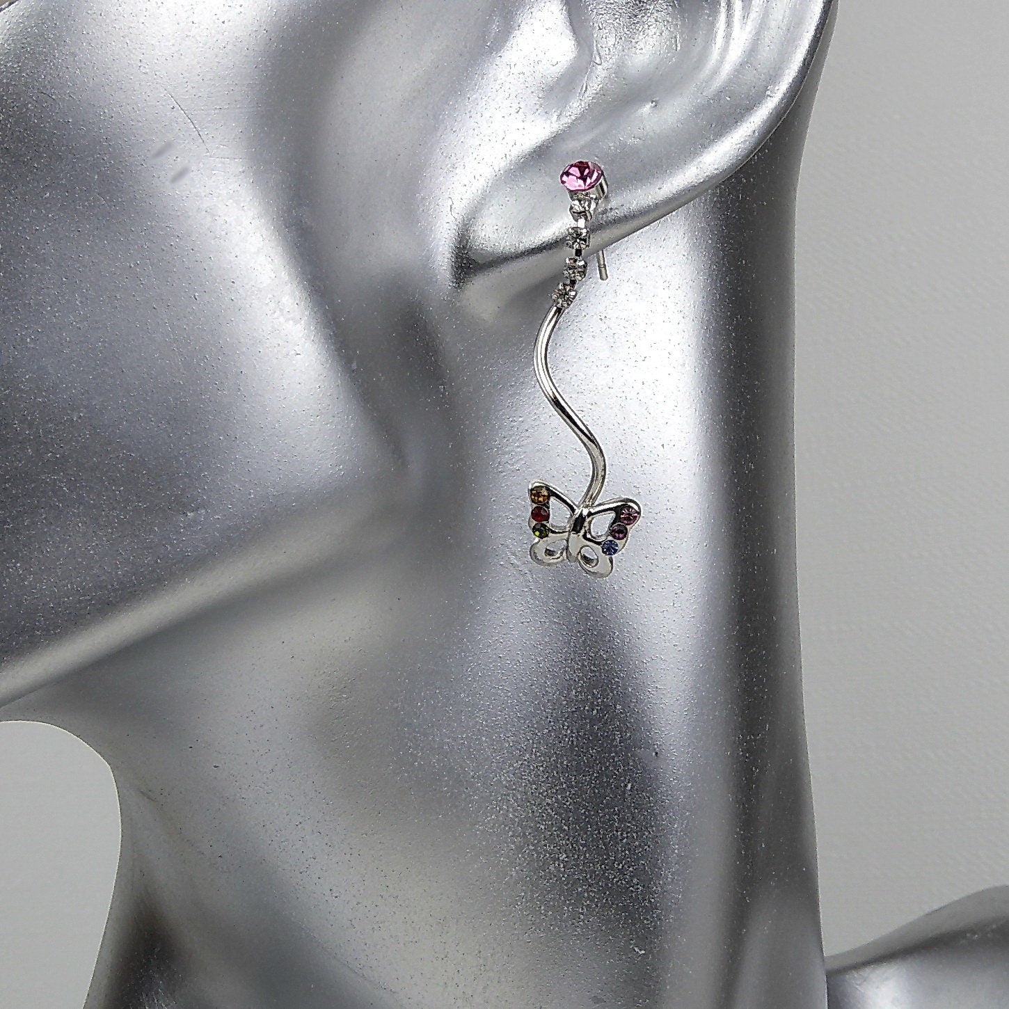 Boucle d'oreille pendant papillon cristal